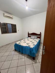 Postel nebo postele na pokoji v ubytování CASA BEM LOCALIZADA E AMPLA