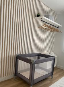 a crib in a room with a striped wall at LAR DE SEFA in Redondela