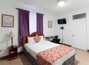 Postel nebo postele na pokoji v ubytování Villa Copthall + 28 fotografií