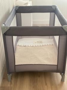 a grey crib with a mattress on it at LAR DE SEFA in Redondela