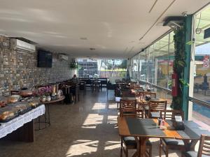 a restaurant with tables and chairs in a room at Royal Hotel e Gastronomia Macapá in Macapá