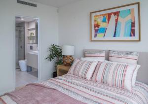 Ένα ή περισσότερα κρεβάτια σε δωμάτιο στο Lux Lakeside Apt - Gold Coast +53 φωτογραφίες