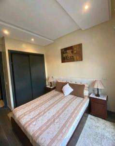 a bedroom with a large bed in a room at Pied sur mer "Un paradis à bas prix" in Tamaris