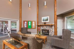 a living room with a couch and a fireplace at Worldmark Depoe Bay 2BD - Sleeps 6 in Depoe Bay