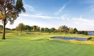 AftonWorldmark Grand lake 1BD的一座拥有树木和池塘的高尔夫球场 更多13张照片