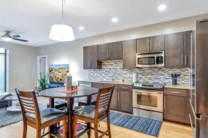 Dapur atau dapur kecil di The Whaley in Downtown OKC