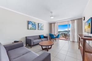Predel za sedenje v nastanitvi Harbour View King Suite with Spa 1511
