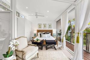 Ruang duduk di Villa 169 by TCC