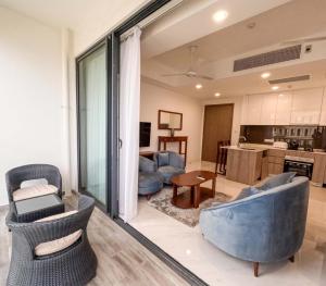 A kitchen or kitchenette at Seascape Colombo