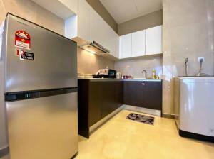 Η κουζίνα ή μικρή κουζίνα στο Silverscape Residence 3 Bedrooms Suite by MJ Holiday +2 φωτογραφίες