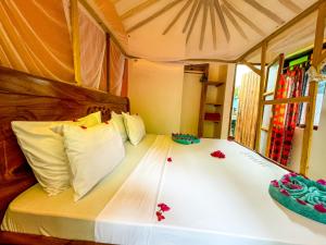 Letto o letti in una camera di Sagando Bungalows Zanzibar