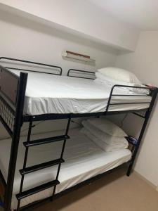 Postel nebo postele na pokoji v ubytování 新宿In