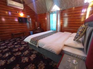 Una cama o camas en una habitación de halloween palace