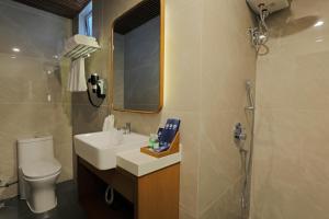 Koupelna v ubytování UMET Seaview Hotel with Free Airport Pick up and Drop T&C Apply