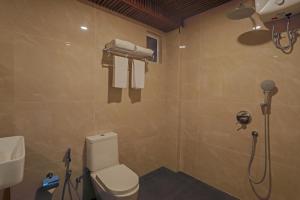 Koupelna v ubytování UMET Seaview Hotel with Free Airport Pick up and Drop T&C Apply