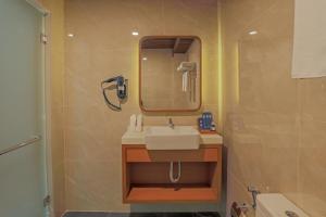 Koupelna v ubytování UMET Seaview Hotel with Free Airport Pick up and Drop T&C Apply