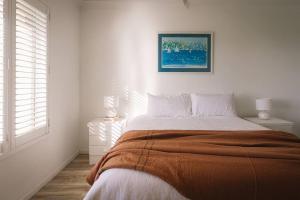 Postel nebo postele na pokoji v ubytování Ocean View Pippi Beach Yamba