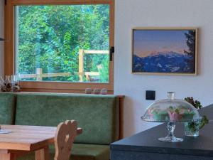 Ein allgemeiner Bergblick oder ein Berglick von des Chalets aus