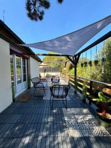 Afbeelding uit fotogalerij van Le gîte du Château Mouton in Châtenoy-le-Royal