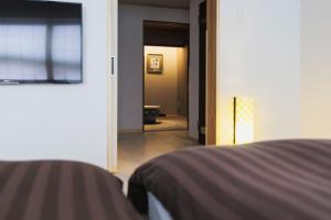 Postel nebo postele na pokoji v ubytování Takamiya Ryokan Miyamaso