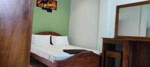 Postel nebo postele na pokoji v ubytování Empire Valley Hotel