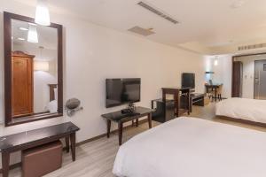 TV a/nebo společenská místnost v ubytování Guide Hotel Kaohsiung Shinkuchan