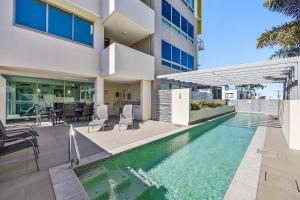 Bazén v ubytování Nova Mooloolaba Beach Apartments nebo v jeho okolí