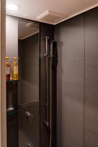 Koupelna v ubytování 都電屋 TodenHotel