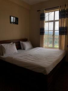 Postel nebo postele na pokoji v ubytování White Hill Villa