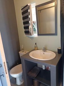 Koupelna v ubytování Aux portes de Bordeaux, chambre indépendante