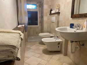 Koupelna v ubytování Appartamenti Maison Guyon