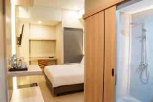 Krevet ili kreveti u jedinici u okviru objekta Sajiwa Inn and Suite Hotel