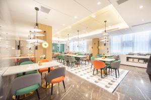 a restaurant with tables and chairs and a cafeteria at Atour Hotel Shenzhen Nanshan Shili Metro Station in Shenzhen