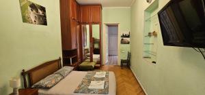 TV a/nebo společenská místnost v ubytování Tbilisi Guest House