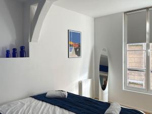 Postel nebo postele na pokoji v ubytování Rouen Centre Historique - Au cœur de la Cathédrale