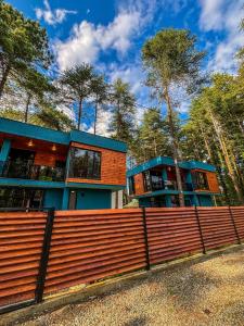 Budova, kde se apartmán nachází + 37 fotografií