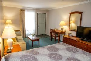 a hotel room with a bed and a television at Rideau Heights Inn in Ottawa