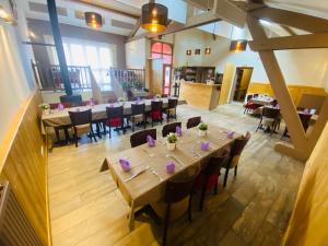 an overhead view of a dining room with tables and chairs at Les pierres roses in Coise