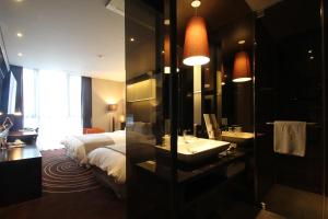 Postel nebo postele na pokoji v ubytování Best Louis Hamilton Hotel Haeundae