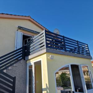 Galeriebild der Unterkunft Apartman Lana in Klimno