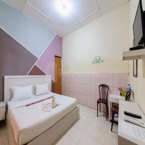 Voodi või voodid majutusasutuse Hotel 78 Parapat Mitra RedDoorz toas