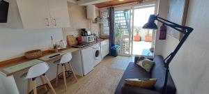 TV a/nebo společenská místnost v ubytování Madeira Holiday Flats