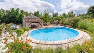 Bazén v ubytování Casa Corona nebo v jeho okolí