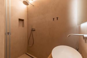 a bathroom with a shower with a toilet at Base Camp COSY chalet 4 personnes in Les Mosses