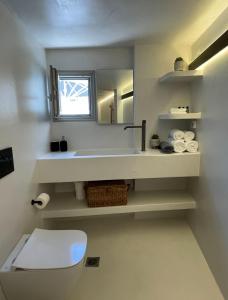 Bagno di Solo Sole Suites Santorini