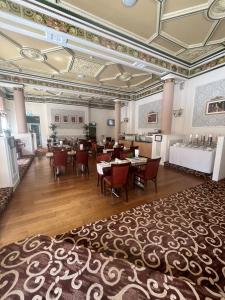 Restaurace v ubytování The Midland Hotel
