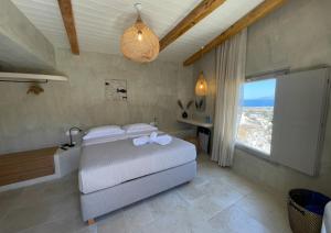 Letto o letti in una camera di Solo Sole Suites Santorini