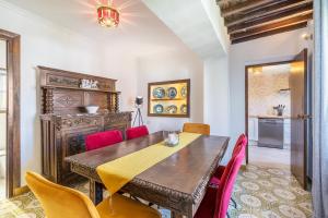 a dining room with a wooden table and chairs at Carmen San Andrés in Granada
