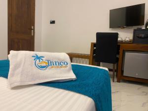 Ένα ή περισσότερα κρεβάτια σε δωμάτιο στο Trinco Beach Resort