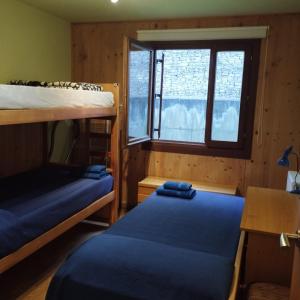 a room with two bunk beds and a window at Lunar in Castiello de Jaca
